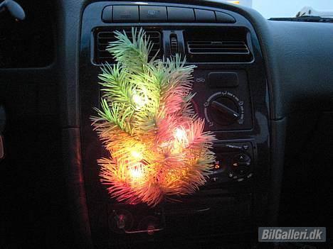 Toyota Avensis Luna - Der skal vel også være plads til et lille juletræ i bilen ;-) billede 11