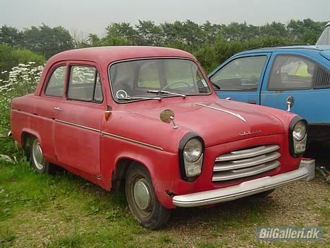 Ford Anglia SOLGT - standard rød billede 1