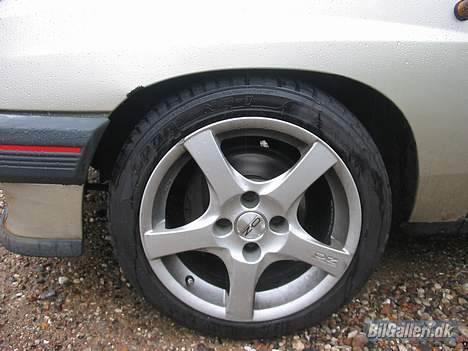 Opel Corsa A 1,0s Swing -Solgt - Temmelig lav fortil, et under hvad en vinkelsliber kan gøre :P skal der dog ændres en smule på når pengene vælter ind igen billede 8