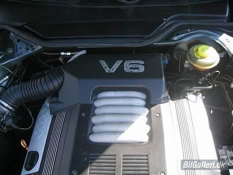 Audi 100 - 2,8E V6 - Hvis du skal fremad i flokken skal der stå V6 på blokken!! billede 8