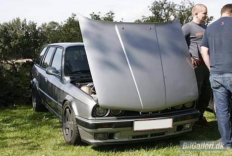 BMW E30 325i Touring - Fra sommerfesten, de nye ruller kan lige skimtes, samt at rieger fronten er død (indtil videre) og det er hamsjelv der står ved siden af billede 18