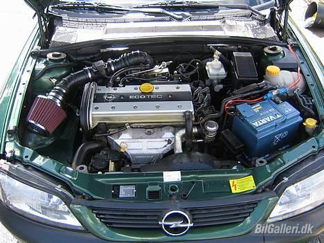 Opel vectra b 1,8 16v solgt - maskin rum billede 3