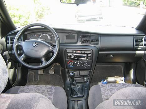 Opel vectra b 1,8 16v solgt - lidt anlæg billede 4