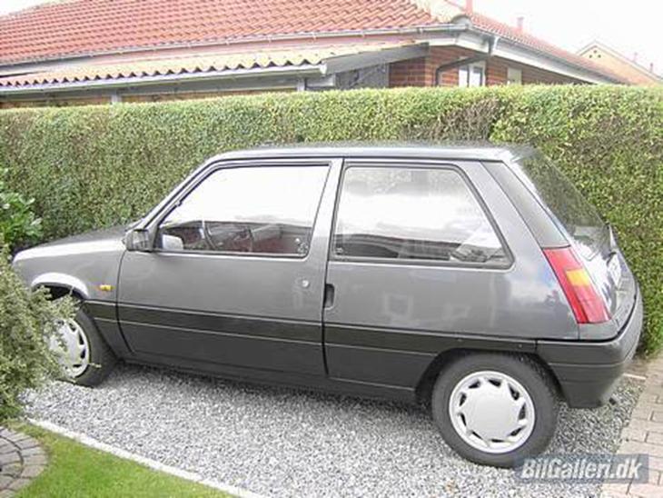 {{currentPhoto.altText}} billede {{currentPhoto.number}}