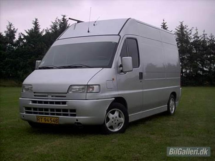 {{currentPhoto.altText}} billede {{currentPhoto.number}}