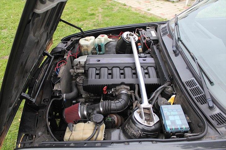 BMW E30 - Tilgiv ledningsføringen, men DHB krævede sgu en elblæser akut :-) billede 7