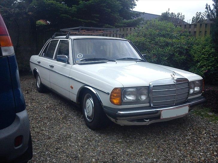 Mercedes Benz 230 w123 solgt billede 10