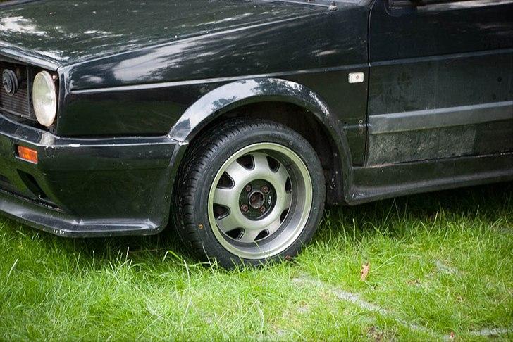 VW Golf 2 Van - ATS CUP 7x15
Med 195/45-15 monteret billede 3