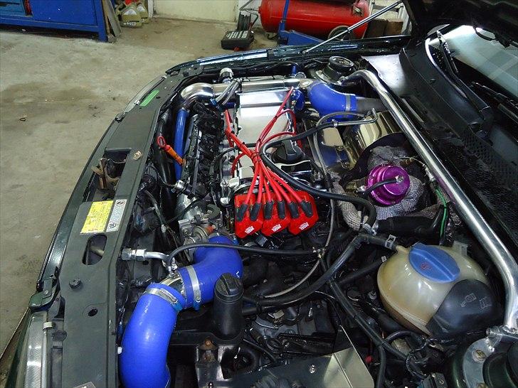 VW vr6 turbo syncro - motorrummet er efterhånden godt fyldt op med den nye gearkasee billede 2