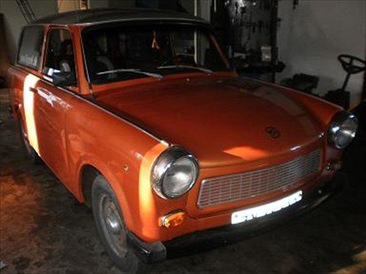 Trabant P601 kombi (SOLGT) - forfra, smart detalje med nummerpladen gemt bag forkofangeren ,,,, så får jeg ikke en fartbøde.... ;-) billede 1