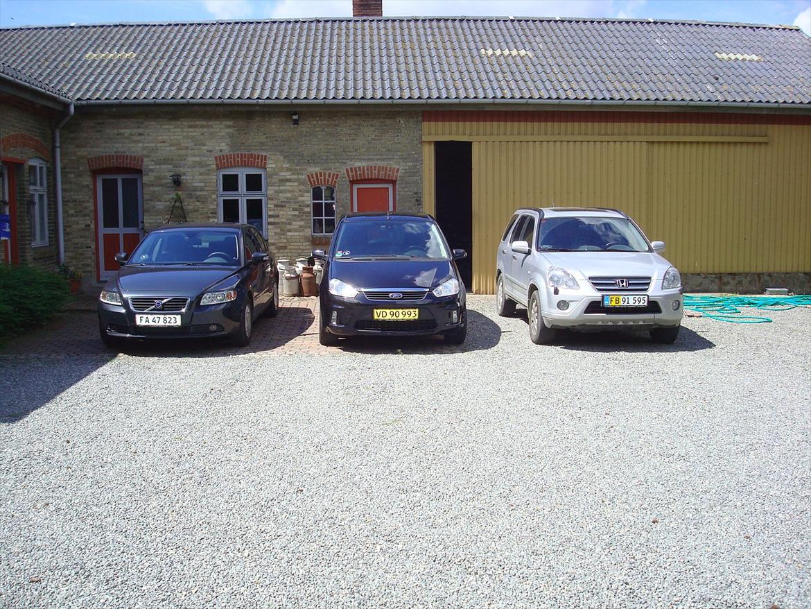 Ford C-max - Sammen med mors Volvo og fars Honda ;)  billede 2