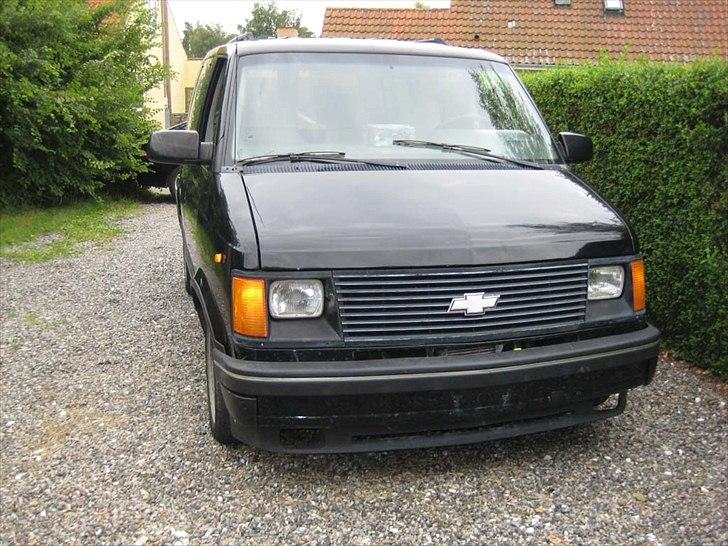 Chevrolet Astro Van *SOLGT* - 22 år gammel - og stadigvæk smuk - ihvertfald forfra. billede 2