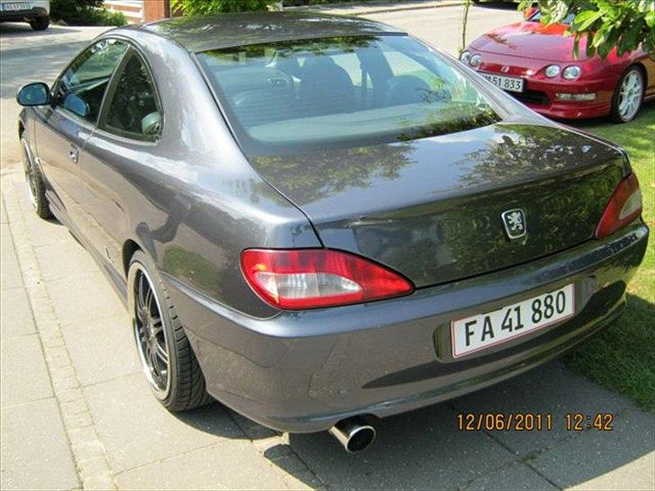 Peugeot 406 Coupé - Her kan man rigtig se spacerne billede 4