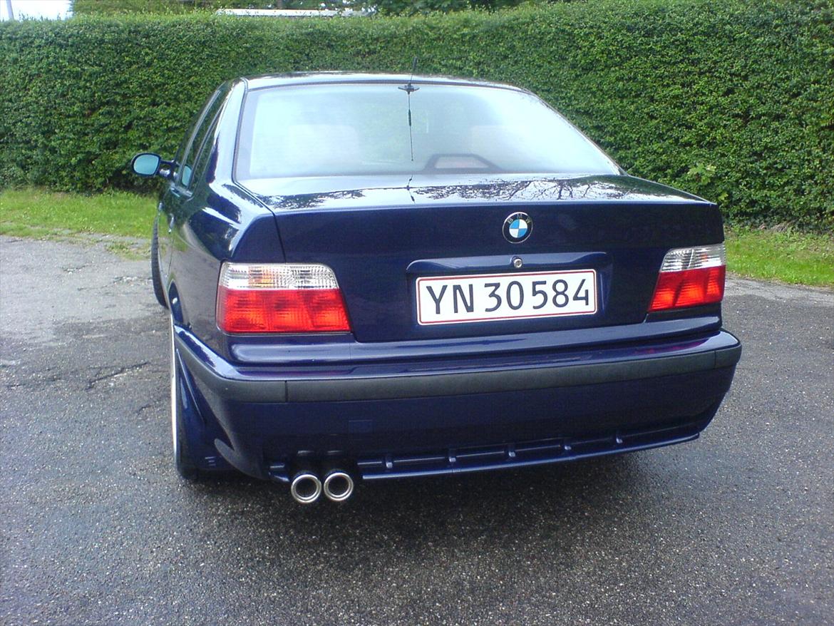 BMW 323i - Ny bagende med sportspotte og M3 bagkofanger billede 6
