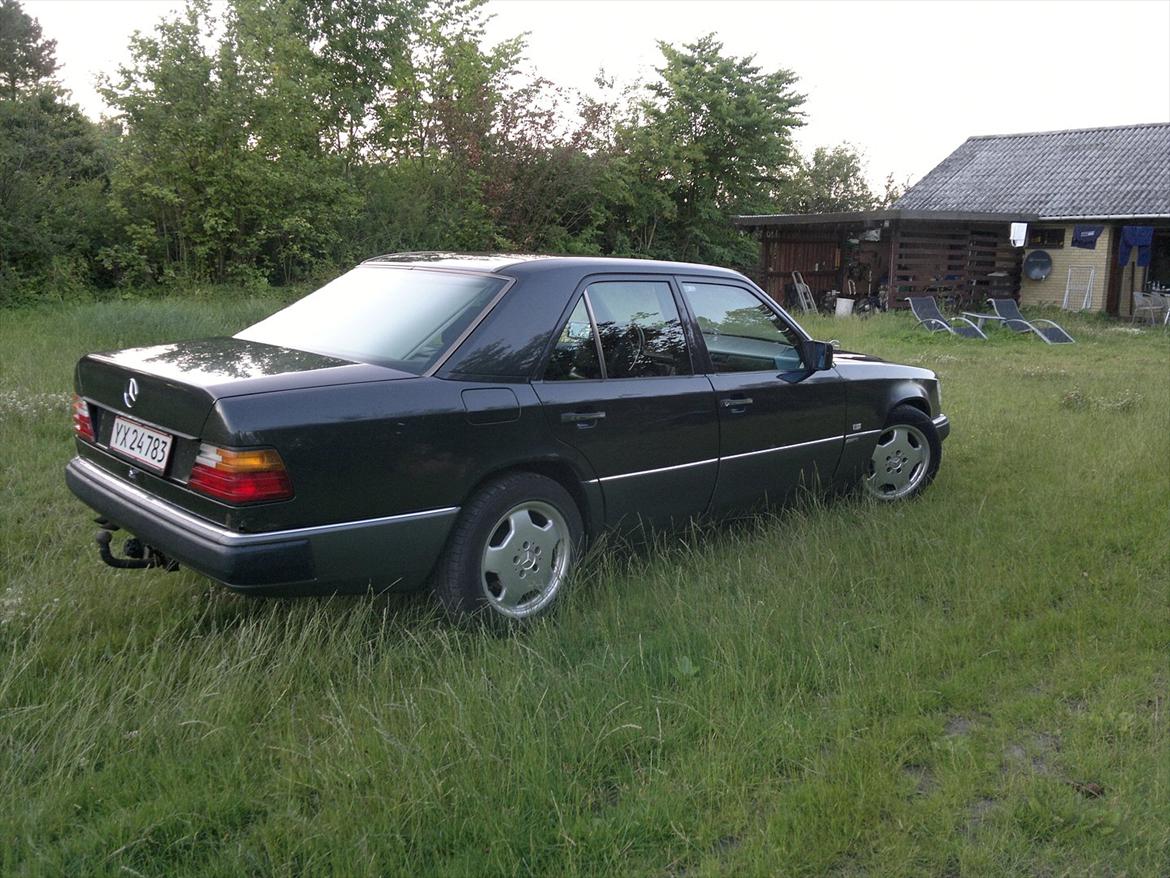 Mercedes Benz 300E-24V Sportline billede 3