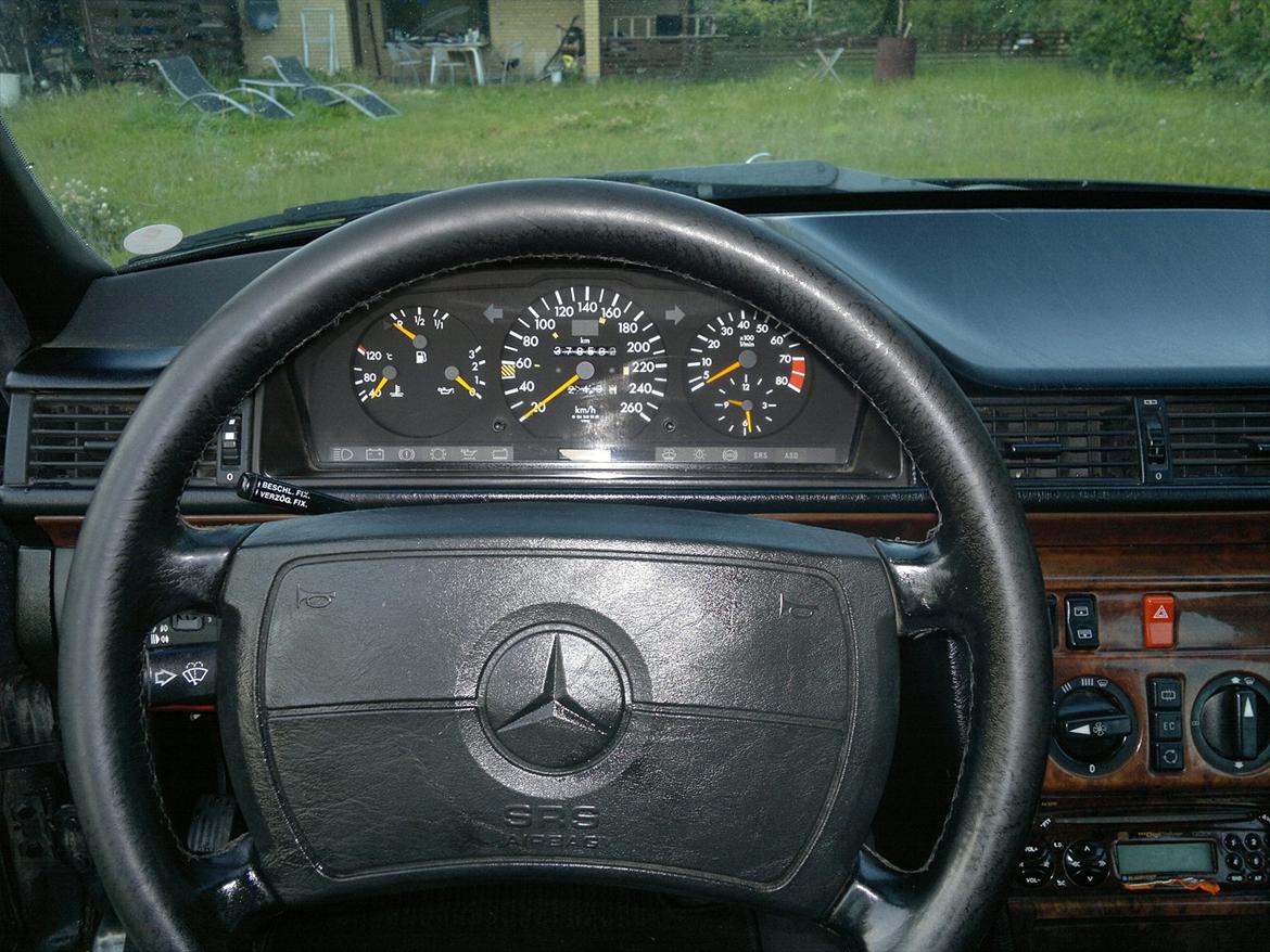 Mercedes Benz 300E-24V Sportline billede 8