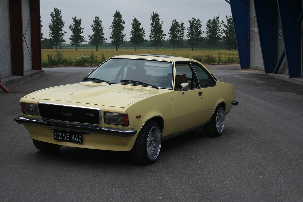 Opel Commodore B billede 1