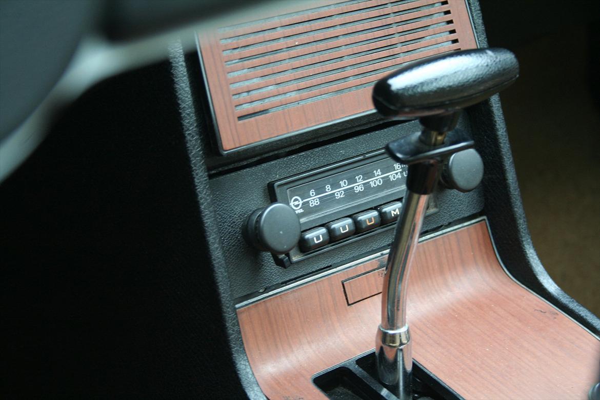 Opel Commodore B - Ja Retro radio skal der til. billede 15