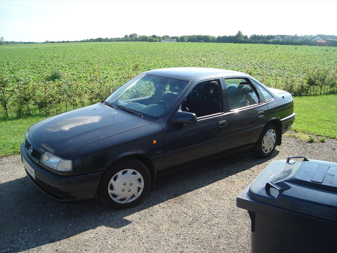 Opel Vectra 1,8I Expression Sedan solgt - de orangese klatter skal skiftes med klare billede 2