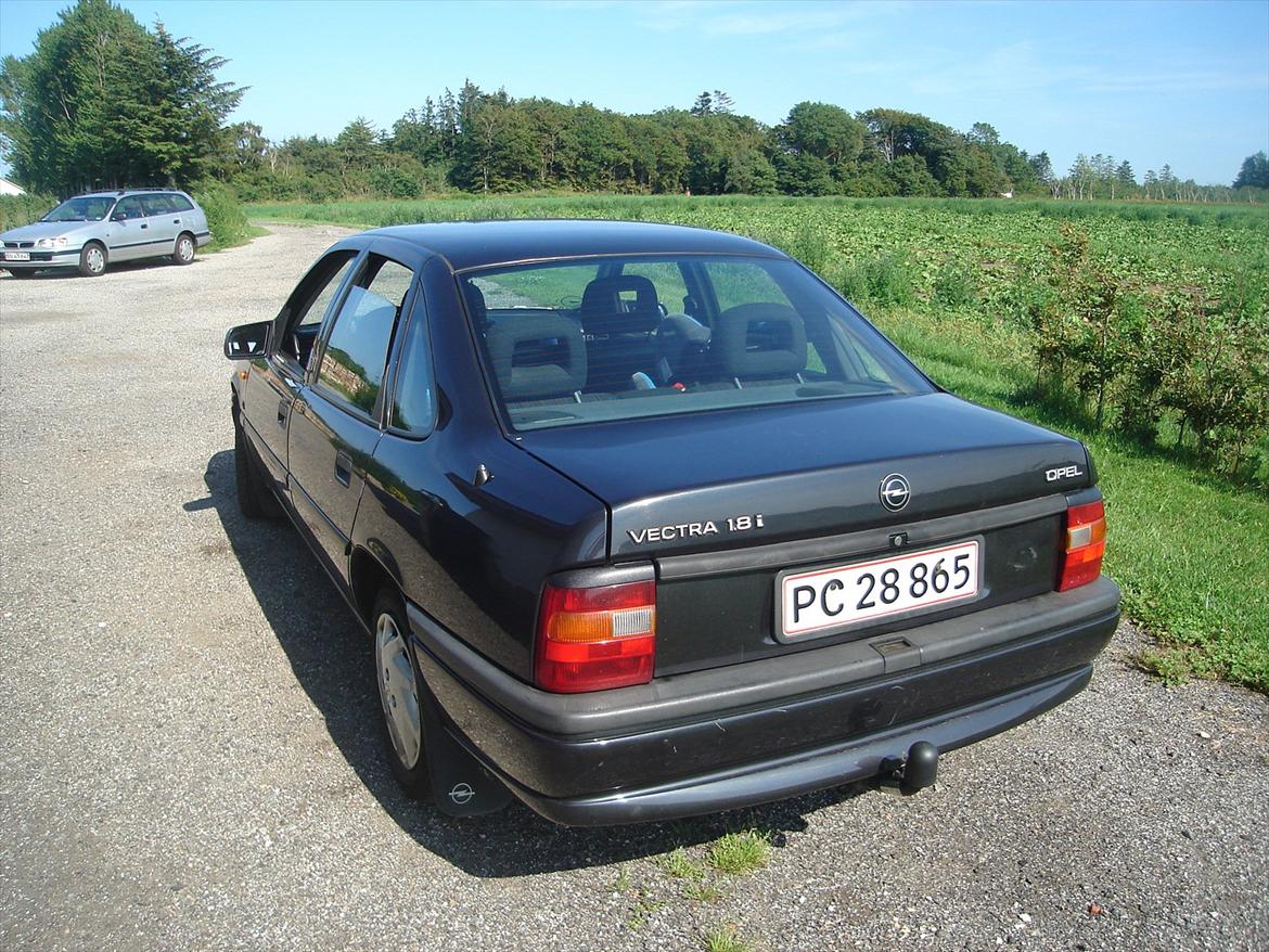 Opel Vectra 1,8I Expression Sedan solgt - 2000 baglygter skal der finde og monteres billede 3