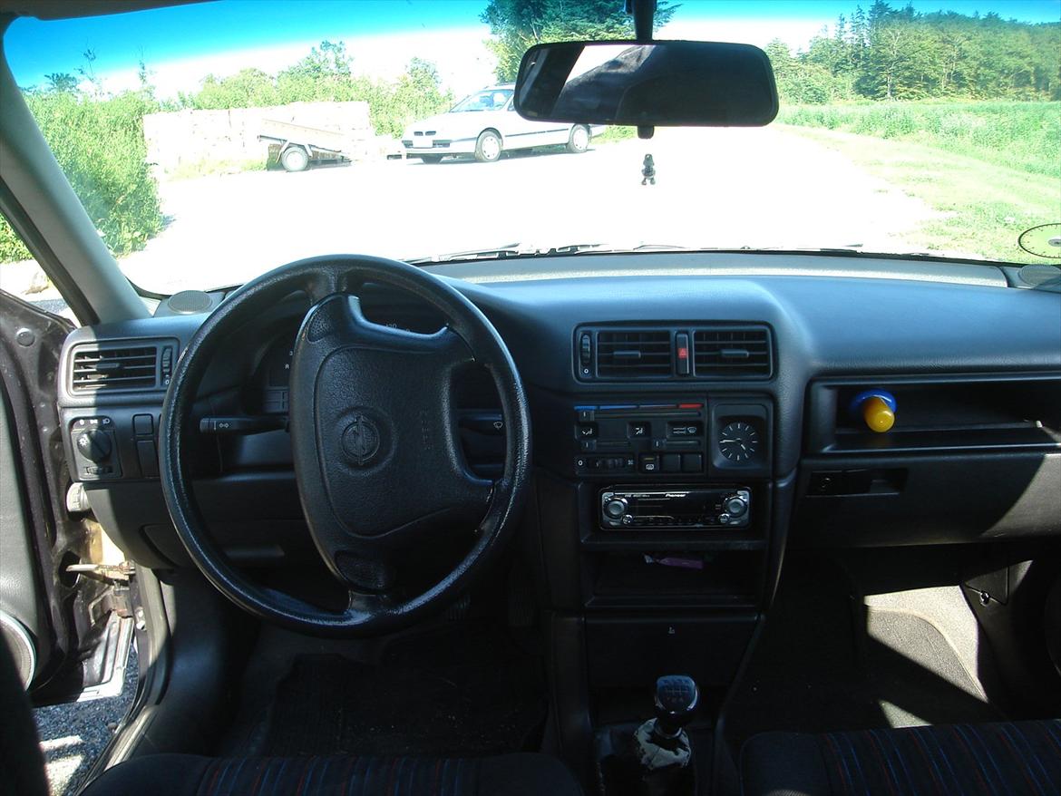 Opel Vectra 1,8I Expression Sedan solgt billede 9