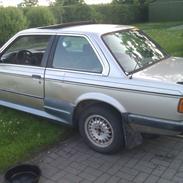 BMW E30 320i Coupe
