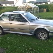 BMW E30 320i Coupe