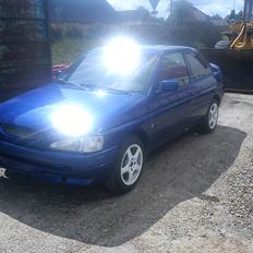 Ford Escort 1.8 16v 105 hk