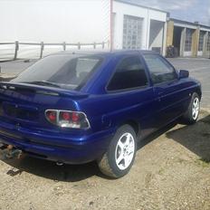 Ford Escort 1.8 16v 105 hk
