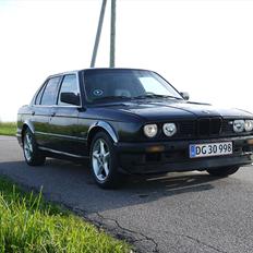 BMW E30 320i /323i 