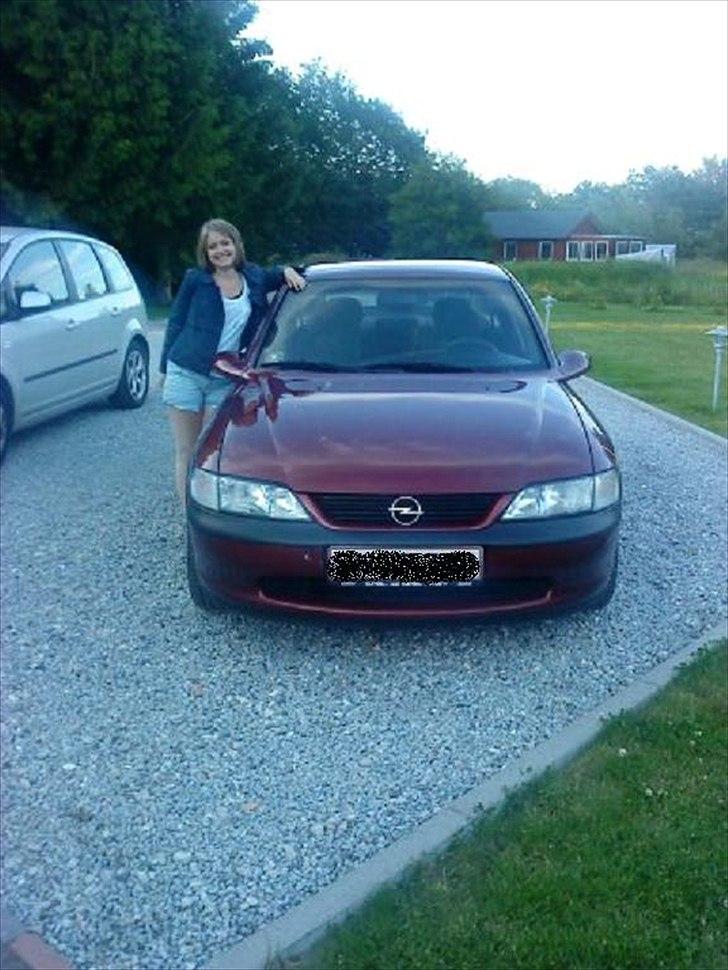 Opel Vectra - Damen som posere for bil-folket! billede 2