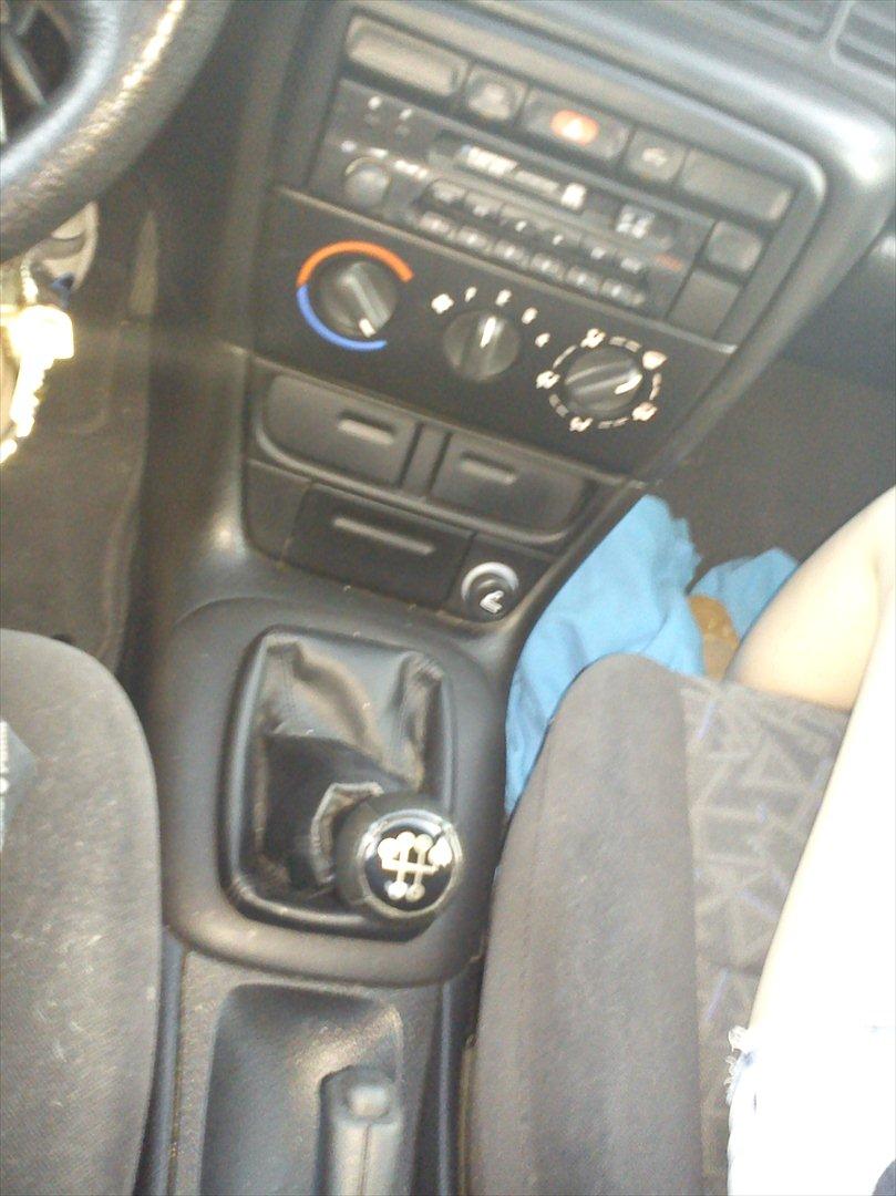 Opel Vectra - Gammelt billede.
Der er nu sat Sony-afspiller i 
- billeder kommer. billede 9