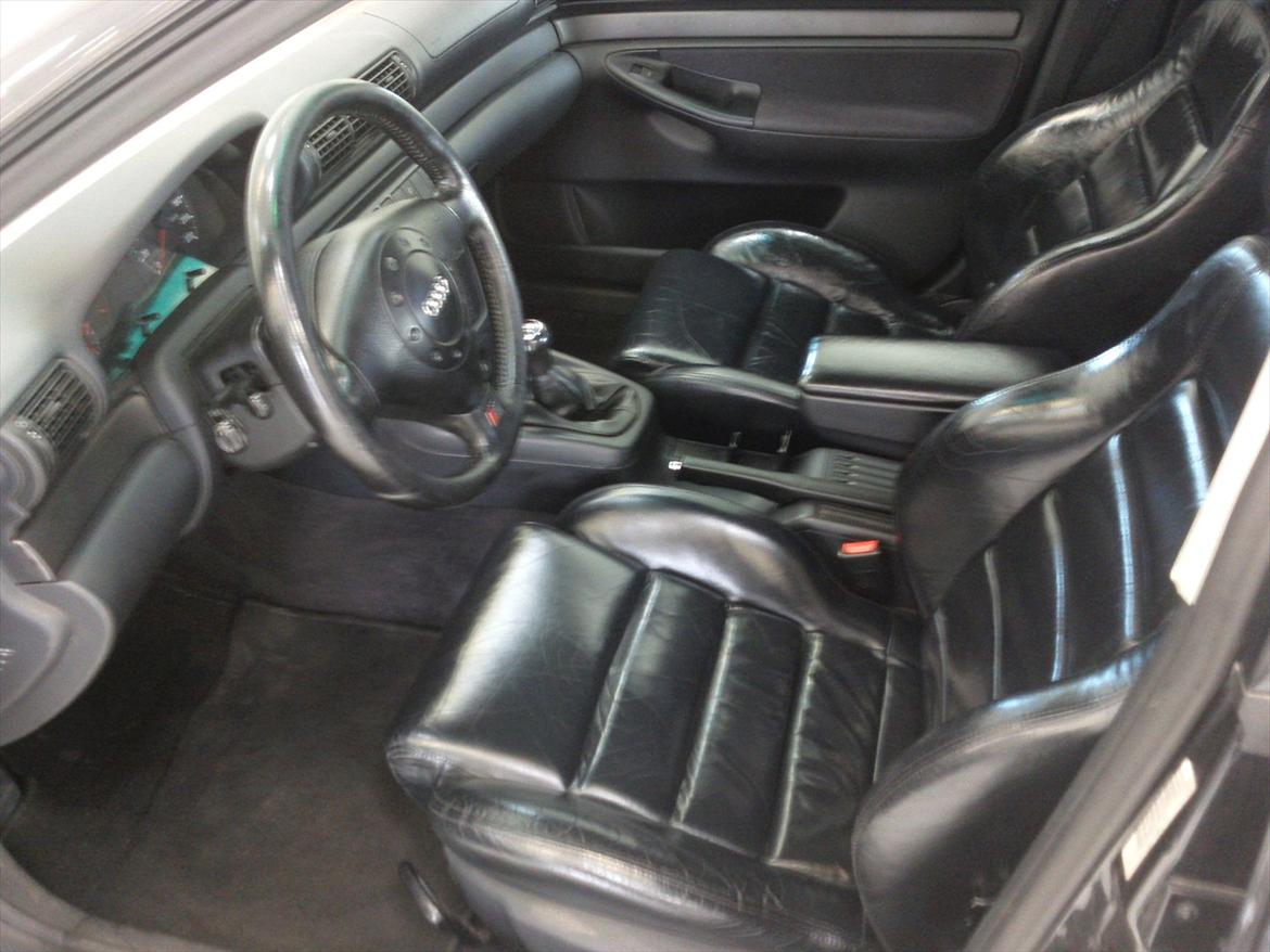 Audi A4 / S4 - Efter 2 gang læderfedt. =) billede 20