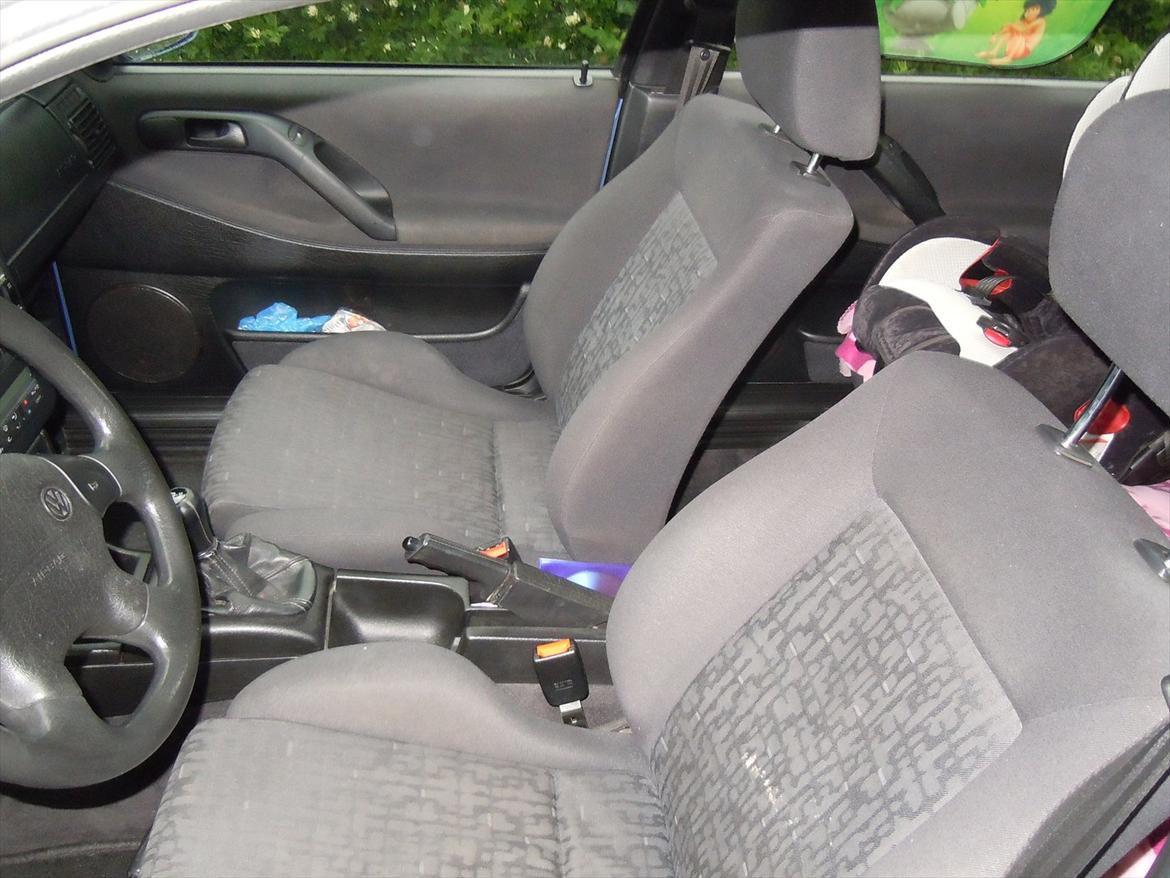 VW Passat 2.0i 16v GT abf 150 limosine - gode sæder, desværre skal forsædet fikses, da det er ved at gå fra hinanden..   billede 5