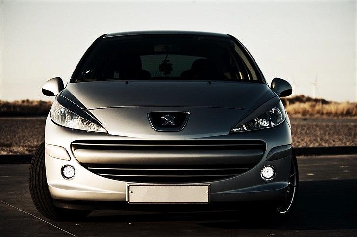 Peugeot 207 1.4 Comfort Plus - Led kørelys/tågelys og logo fra Peugeot RCZ med 2010 løven billede 12