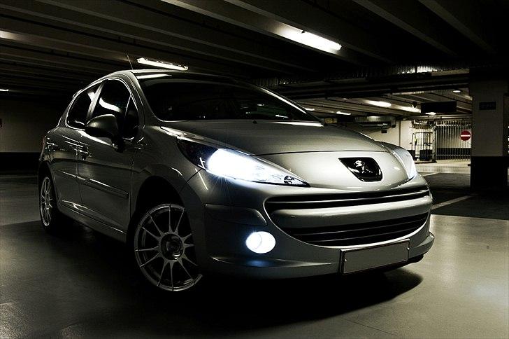 Peugeot 207 1.4 Comfort Plus - RCZ Logo, Led kørelys/tågelys, Mtec super white. Ser bare ondt ud billede 1