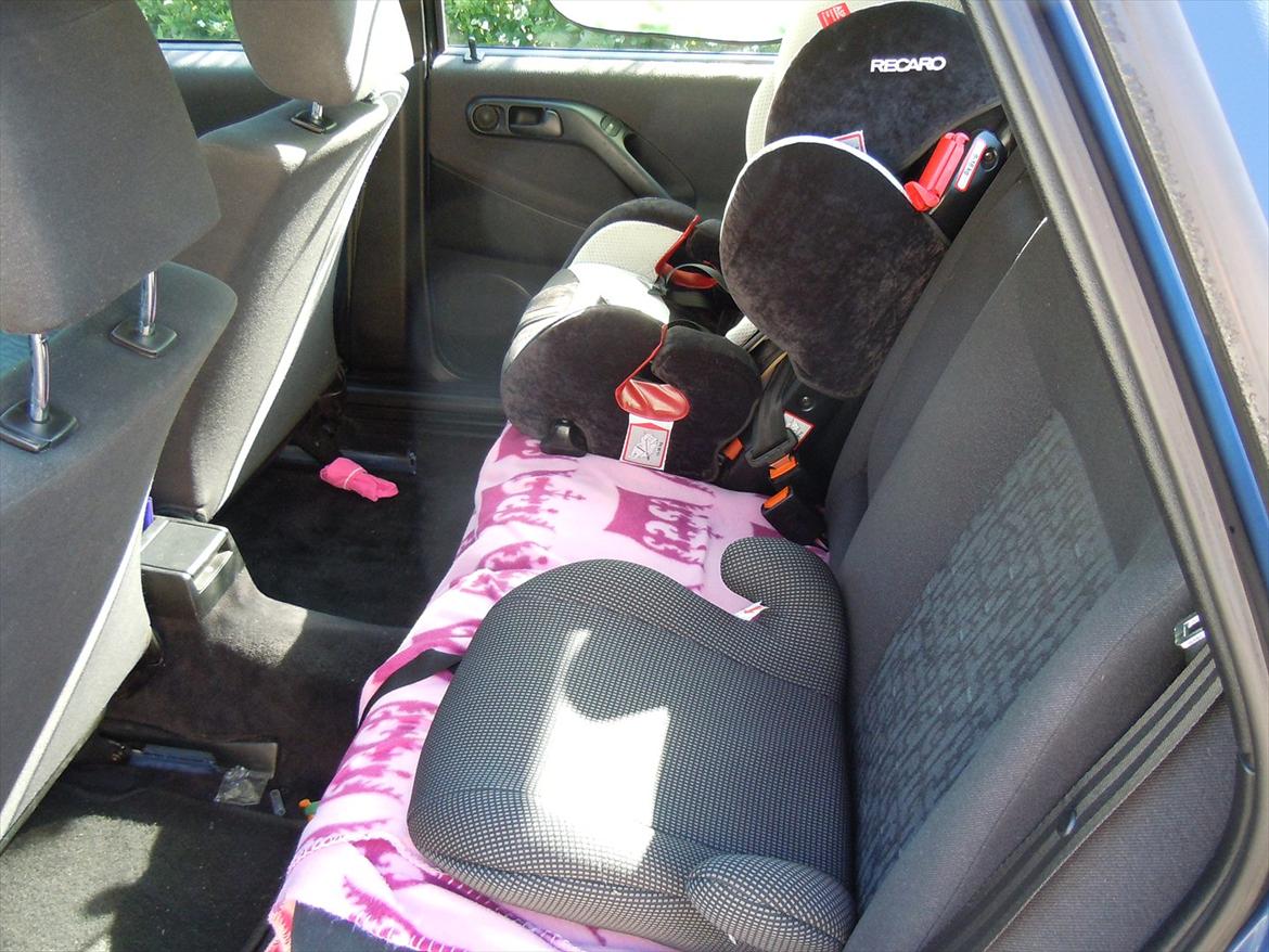 VW Passat 2.0i 16v GT abf 150 limosine - masser af plads, selv med børn på bagsædet billede 9