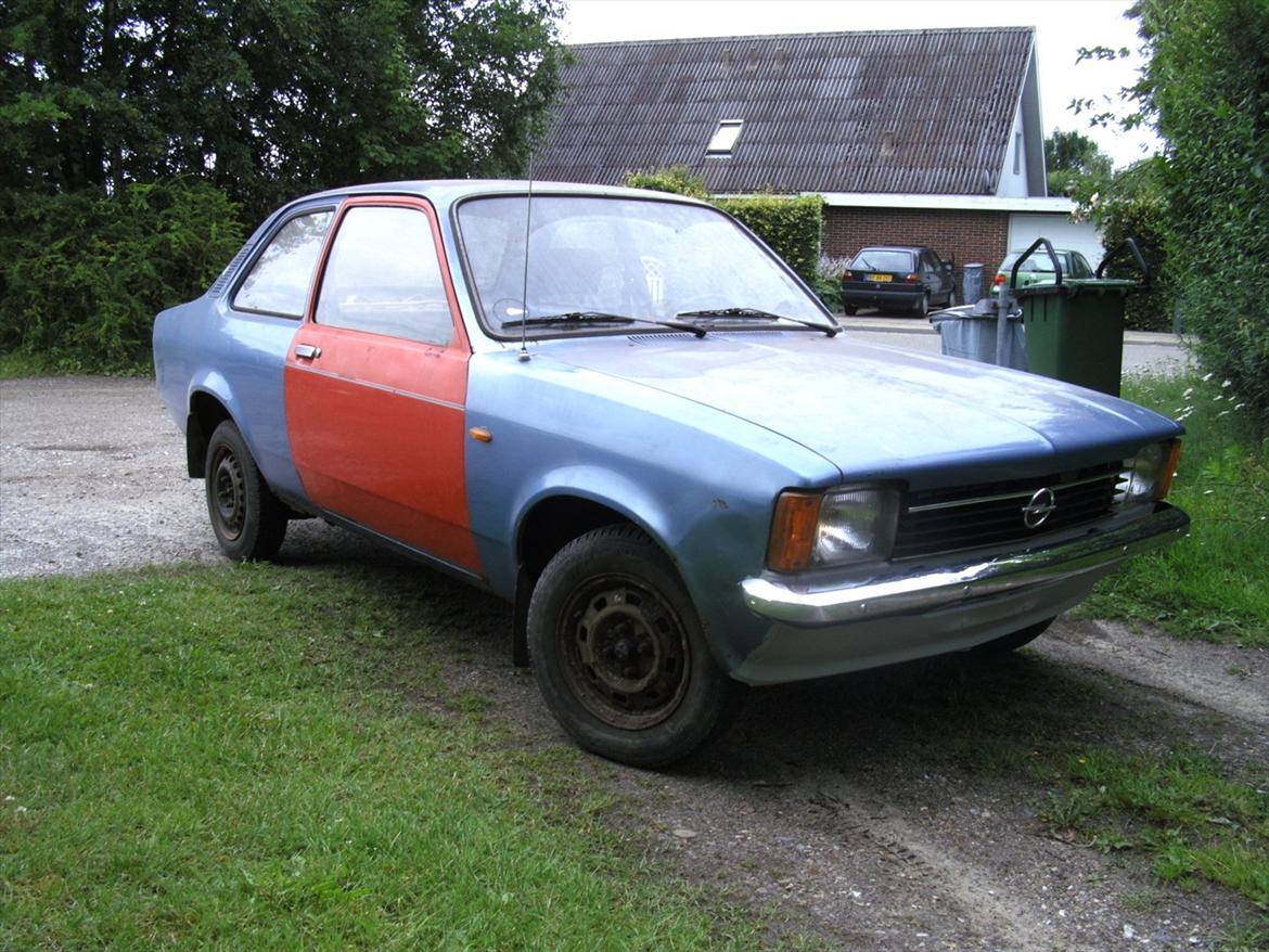 Opel Kadett C - Så flot med de røde døre :) billede 1