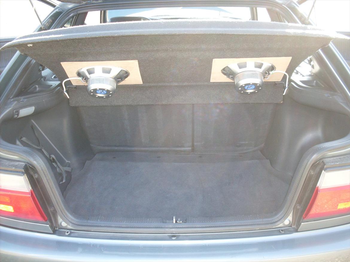 Toyota Corolla E10 Xli Champ - 10/7 - 11

Har måtte hører for at dette nok var Danmarks reneste bagagerum ;) billede 14