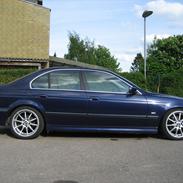 BMW E39 523i