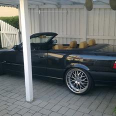 BMW Cabrio.