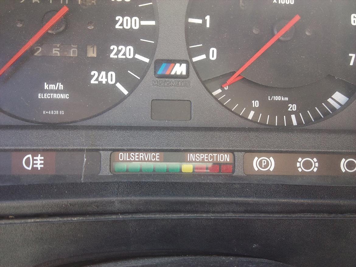 BMW e30 325i min gamle bil billede 3