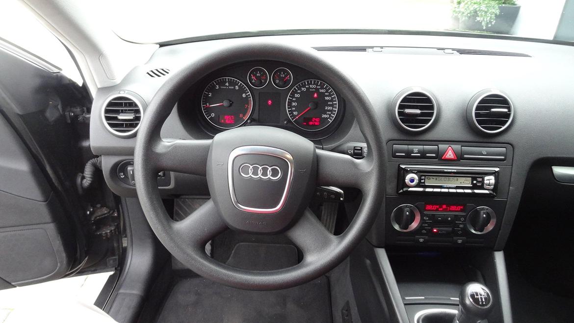 Audi A3 Sportback 1.6i SOLGT billede 7
