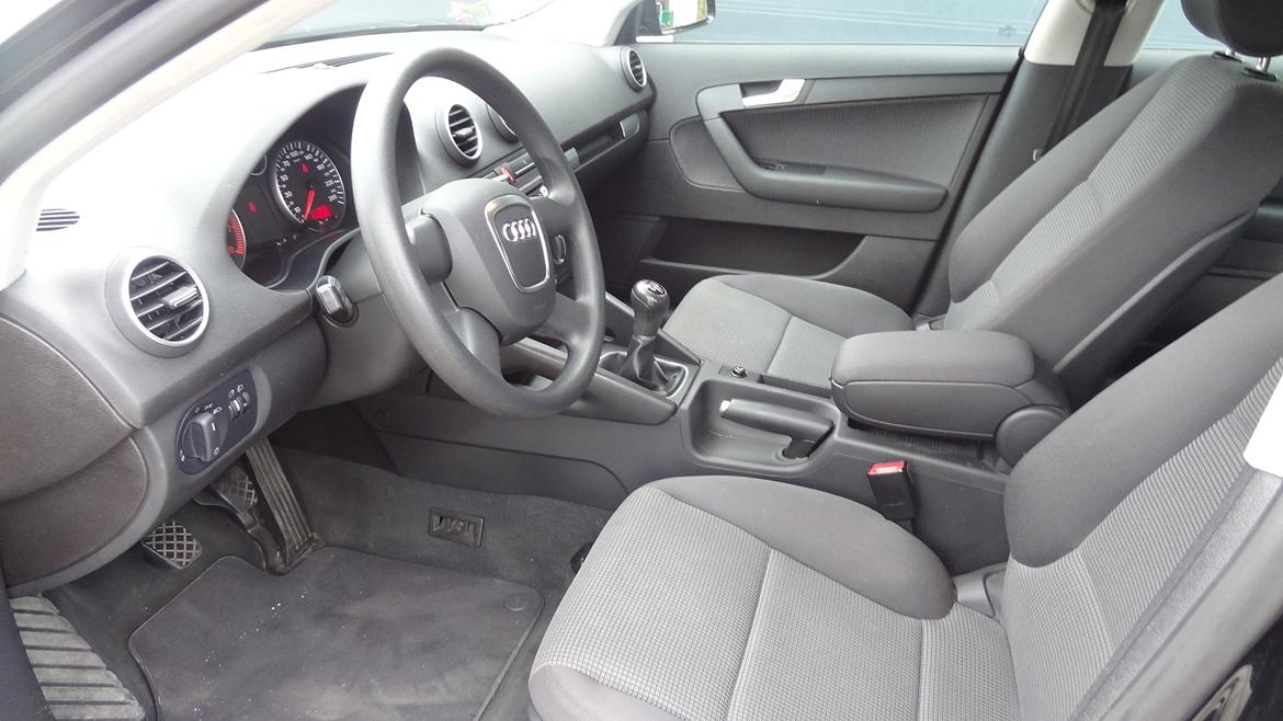 Audi A3 Sportback 1.6i SOLGT billede 8