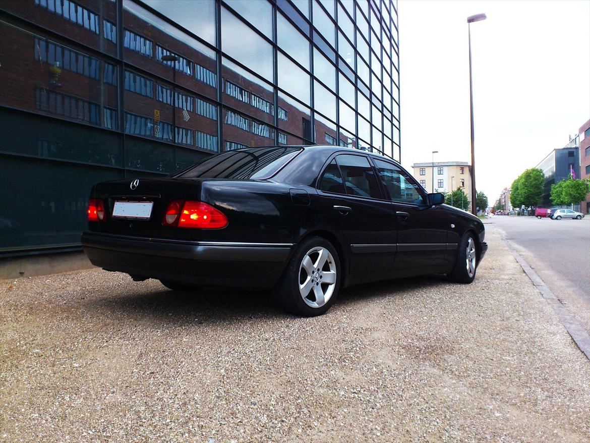 Mercedes Benz E280 *solgt* billede 3