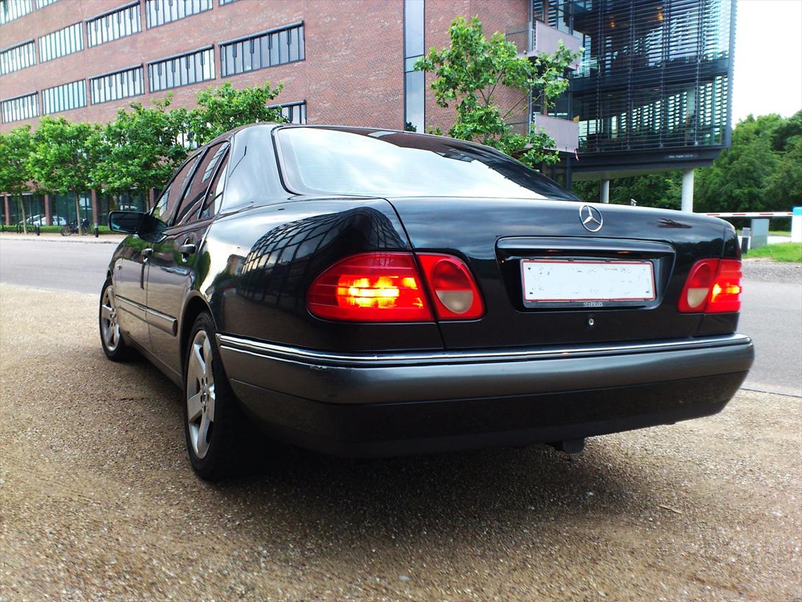 Mercedes Benz E280 *solgt* billede 4