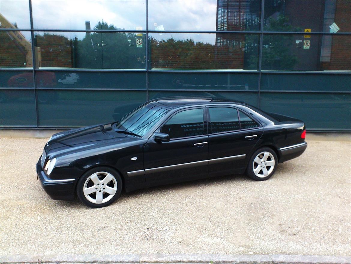 Mercedes Benz E280 *solgt* billede 10