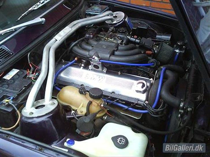 BMW E30 320i eta 2,7 SOLGT billede 1