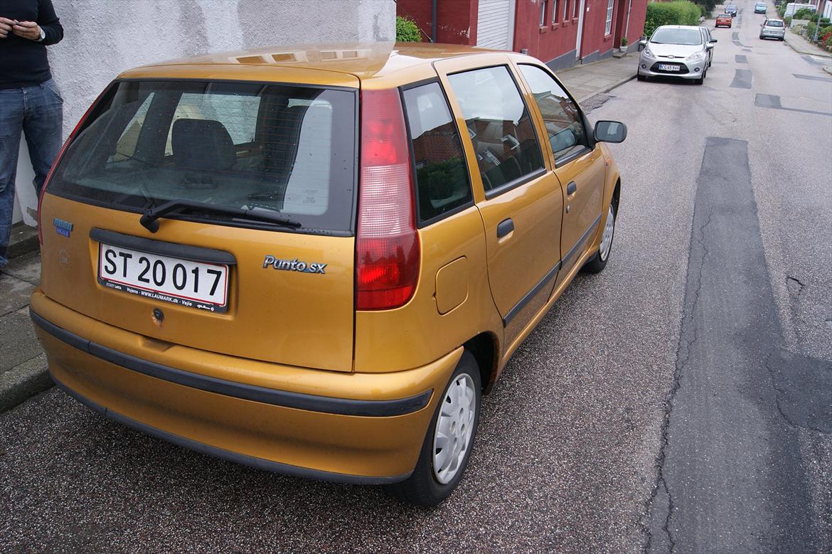 Fiat Punto 60 sx (skrottet) - bilen som den så ud inden jeg begyndte på noget. billede 2
