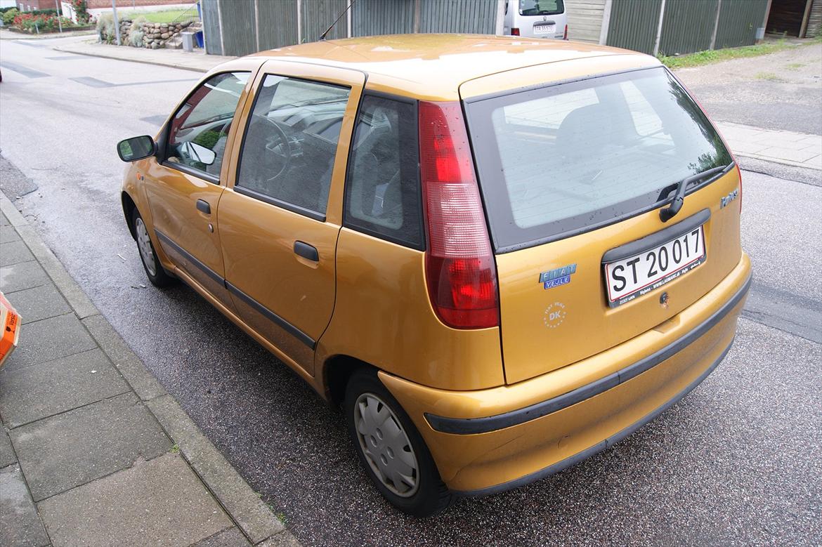 Fiat Punto 60 sx (skrottet) - bilen som den så ud inden jeg begyndte på noget. billede 3